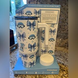 Hydrapeak Voyager 40oz Insulated Tumbler Ski Bows Winter Christmas